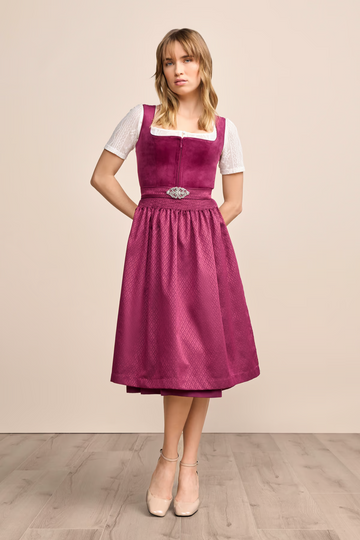 dirndl-alisha-beere-krueger-madl-415468-070-0031-dquadrat_1