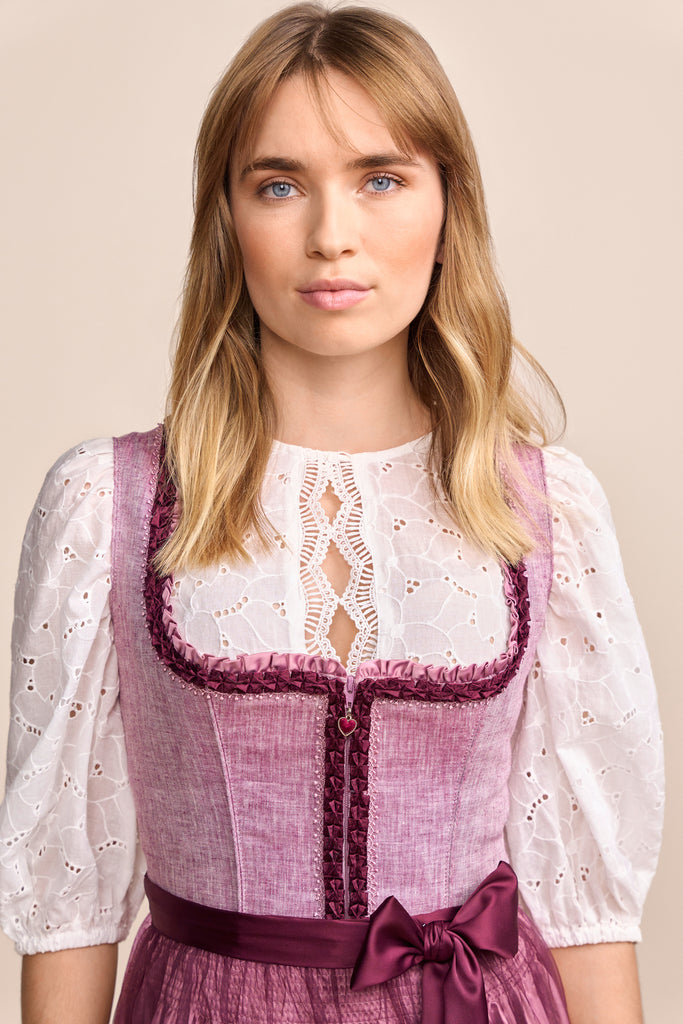 dirndl-maryanne-krueger-madl-416169-050-0034-flieder-dquadrat_2_87b6d230-dc85-4177-95eb-f5a4b1282155